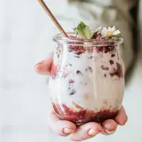 Když je vedro a honí vás mlsná, je čas na nepečené „trifle“ dezerty z chladničky