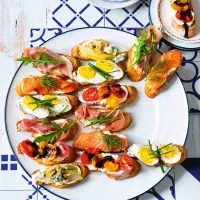 Narozeninové crostini