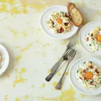 Obláčková vejce se slaninou a parmazánem