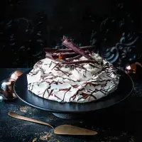 Pavlova se smetanovým kávovým likérem Pavlova se smetanovým kávovým likérem