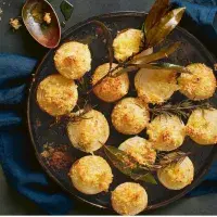 Pečená cibule s parmazánovou krustou