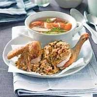 Pečená slepice s nádivkou a sváteční slepičí polévka