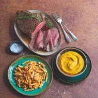 Pečené hovězí maso s celerovými hranolky a mrkvovým kečupem