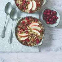 Pečené vločky s klikvou a jablky