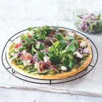 Pizza s cuketou, hráškem, ricottou a pancettou Pizza s cuketou, hráškem, ricottou a pancettou