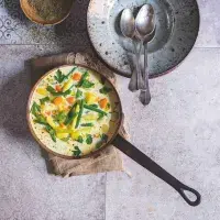 Polévka se sýrem brie a fazolkami