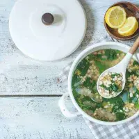 Polévka z bílých fazolí se špenátem