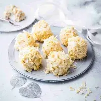 Pusinky s bílou čokoládou a likérem (Aux merveilleux)