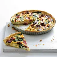 Quiche se špenátem a klobásou