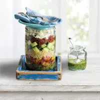 Quinoový salát s citronovo-koprovým dresinkem