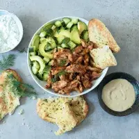 Řecká miska s kuřetem a tzaziki