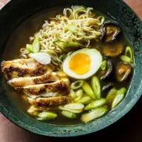 Kuřecí ramen (japonská polévka) 