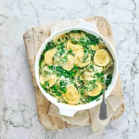 Ravioly zapečené s hráškem a špenátem Ravioly zapečené s hráškem a špenátem