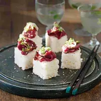 Rýžové kostky s hovězím miso