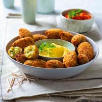 Rýžové krokety se dvěma dipy