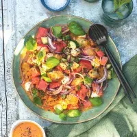 Salát panzanella s melounem Salát panzanella s melounem
