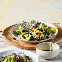 Salát z bílého chřestu s kuřecím masem a ,japonskou‘ zálivkou