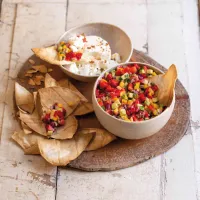 Salsa s jahodami, mangem a avokádem