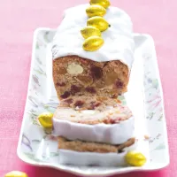 Simnel dort s třešněmi Simnel dort s třešněmi