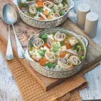 Slepičí polévka s celestýnskými nudlemi a libečkem