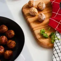 Připravte si masové kuličky podle receptu IKEA