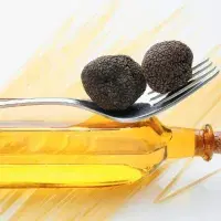 Obsahuje lanýžový olej lanýže? Záleží, co stojí na etiketě. Víme, jak nenaletět