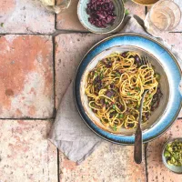 Špagety se sardelkami a olivami