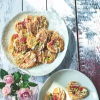 Srdcové palmiers z citronovým cukrem a polevou z bílé čokolády Srdcové palmiers z citronovým cukrem a polevou z bílé čokolády