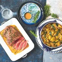 Steak s pečenými bramborami Steak s pečenými bramborami