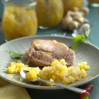 Uzené s ananasovou salsou