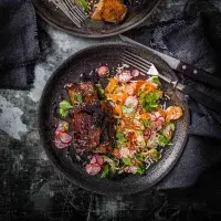 Terijaki žebírka s rýží a nakládanou zeleninou