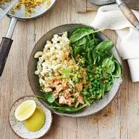 Těstoviny s tuňákem, hráškem a špenátem