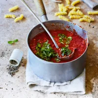 Univerzální rychlá rajčatová omáčka k těstovinám