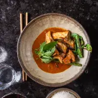 Veganské červené kari s houbami