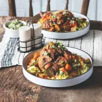 Vepřové ossobuco s křenovou gremolatou a šťouchanými brambory Vepřové ossobuco s křenovou gremolatou a šťouchanými brambory