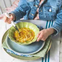 Vývar s vaječnými ‚těstovinami‘