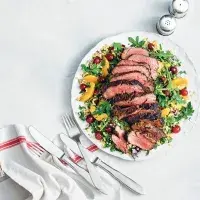 Zauzená hovězí svíčková se salátem