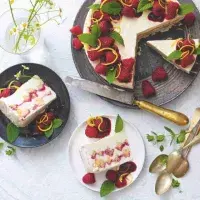 Nechte troubu odpočinout! Připravte si osvěžující nepečené dezerty s ovocem ze zahrady