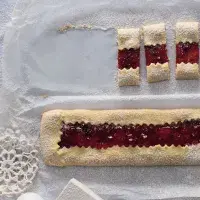 Různé druhy cukroví z lineckého těsta