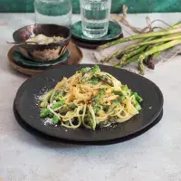 Špagety se zeleným chřestem à la carbonara Špagety se zeleným chřestem à la carbonara