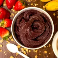Açaí je superpotravina, která se hodí do bowl, zmrzliny i do salátu