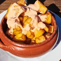 Patatas bravas s rajčaty a chilli