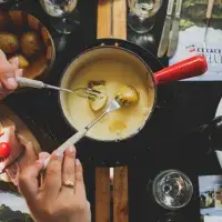 Na nákupu: sýry na raclette a fondue