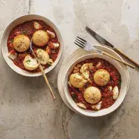 Kuře arrabbiata s parmazánovými knedlíčky