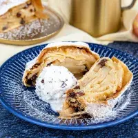 Jednoduchý jablečný štrúdl z listového těsta