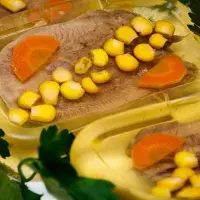 Chlebíček, ruské vejce, aspik: nesmrtelné poklady z našich lahůdkářství