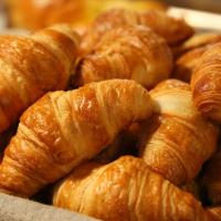 Britové mění bagely za croissanty