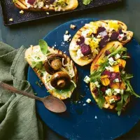 Bruschetta s dýní, chorizem a jablečnou salsou