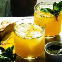 5 nápadů, jak zdobit letní koktejly podle časopisu Apetit