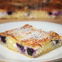 Ovocný koláč s borůvkami a drobenkou